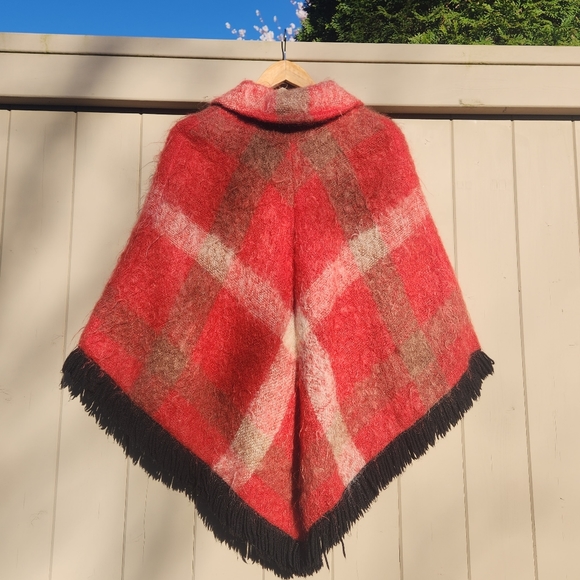 Vintage 1960s Hudson's Bay Red Plaid Shaggy Mohair Cape (O/S) - Picture 4 of 5